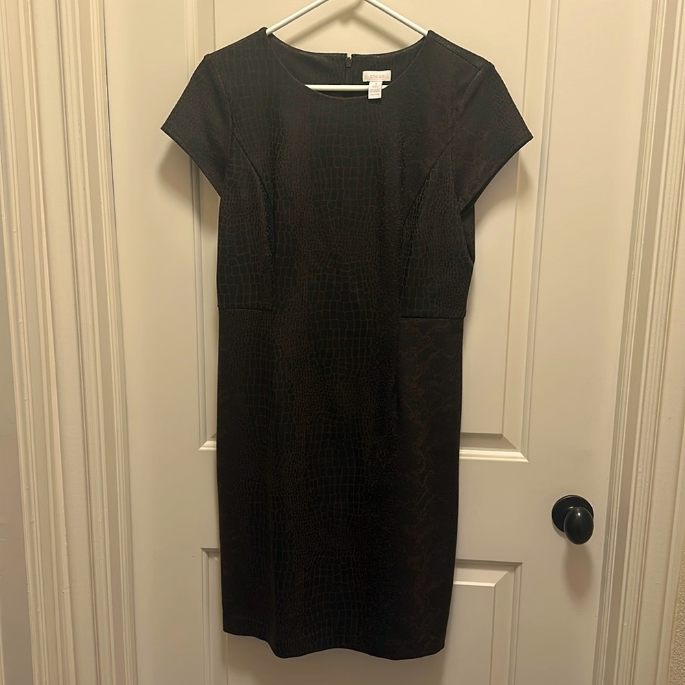 Chico dress sized 6-10 (1) Chico sizing brown embossed